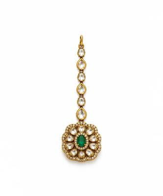 Gold plated emerald green kundan layered necklace set with maang tikka 5