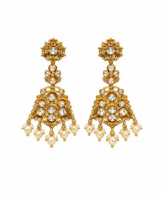 Gold plated pearl kundan necklace set with maang tikka 4
