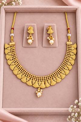 Gold-plated necklace set in gold - traditional style 2