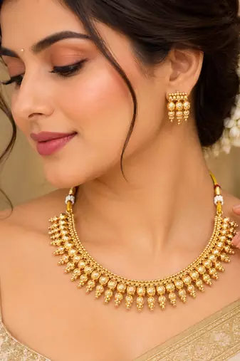 Gold-plated necklace set in gold - contemporary style