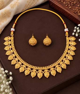 Gold-plated necklace set in gold - traditional style 1