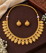 Gold-plated necklace set in gold - traditional style