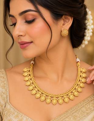 Gold-plated necklace set in gold - traditional style 2