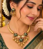 Gold-plated necklace set in green - traditional style