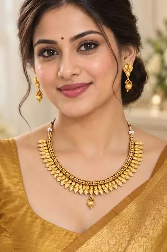 Gold-plated necklace set in golden - traditional style