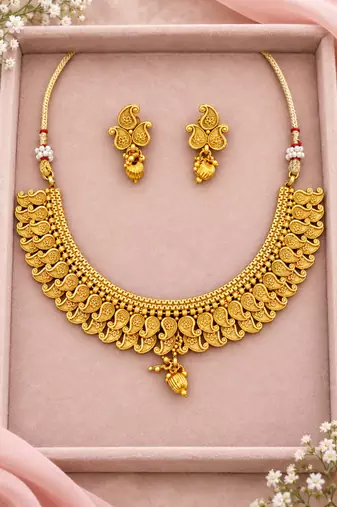 Gold-plated necklace set in golden - traditional style
