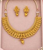 Gold-plated necklace set in golden - traditional style