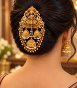 Gold-plated brooch in golden - traditional style