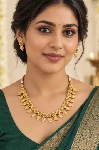 Gold-plated necklace set in golden - traditional style