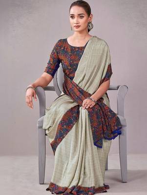 Blue paisley printed crepe saree with blouse piece 4