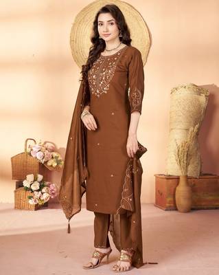 Designer embroidery thread work kurta pant dupatta for women 3