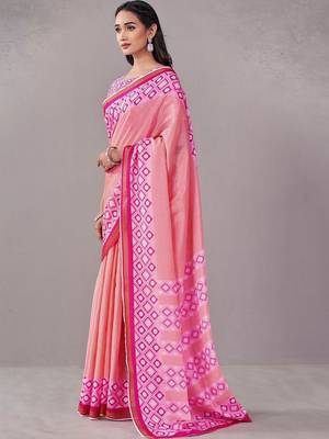 Pink geometric printed saree with blouse piece 2