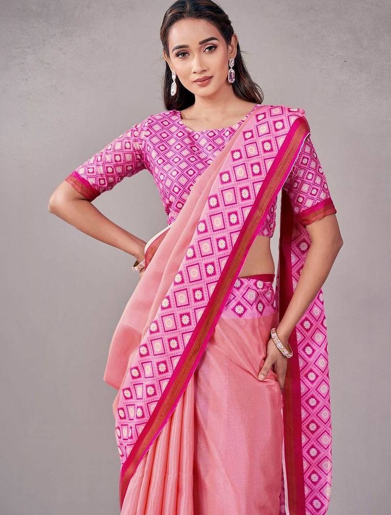 Pink geometric printed saree with blouse piece