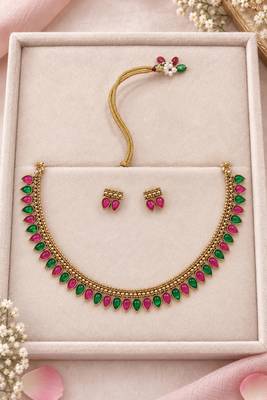Gold-tone necklace set with alternating pink and green teardrop stones 2