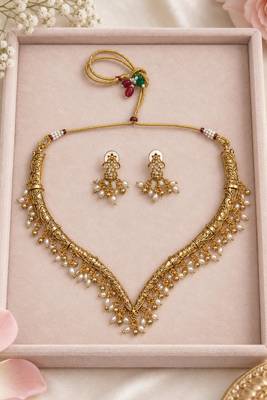 Antique gold-tone v-shaped necklace set with pearl dangles 2