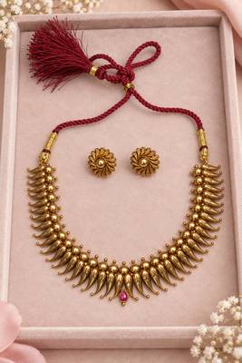 Pure brass leaf fringe necklace set with pink accent 2