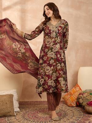 Women’s maroon silk blend floral embroidered kurta with trouser & dupatta 2