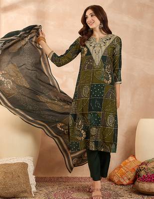 Women’s green silk blend paisley embroidered kurta with trouser & dupatta  1