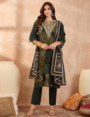 Women’s green silk blend paisley embroidered kurta with trouser & dupatta  3