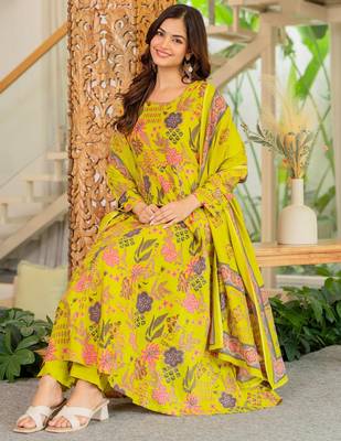 Yellow blended cotton printed kurta sets 1
