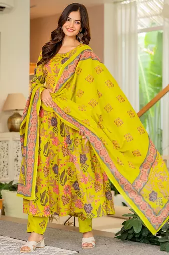 Yellow blended cotton printed kurta sets