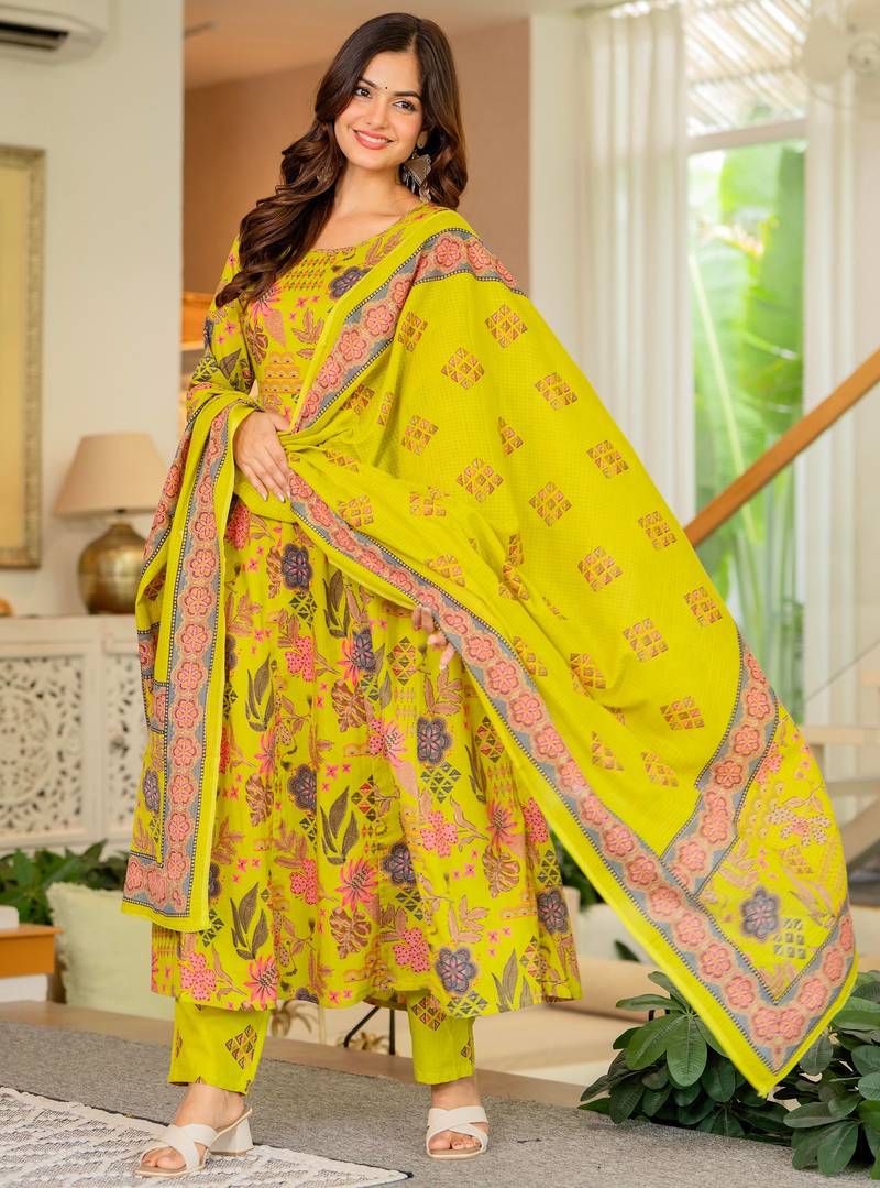 Yellow blended cotton printed kurta sets