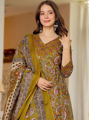 Mustard blended cotton printed kurta sets 2