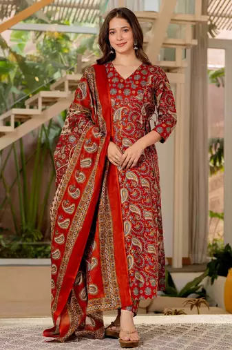 Red blended cotton printed kurta sets