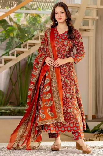 Red blended cotton printed kurta sets