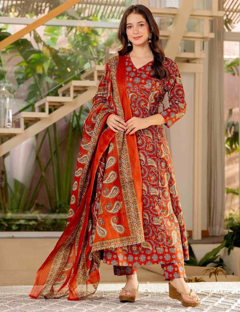 Red blended cotton printed kurta sets