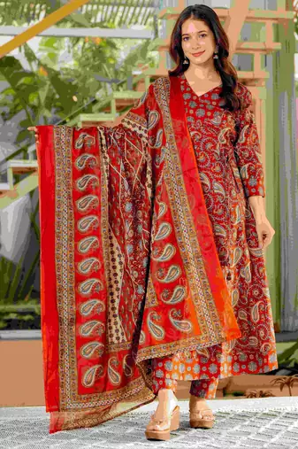 Red blended cotton printed kurta sets