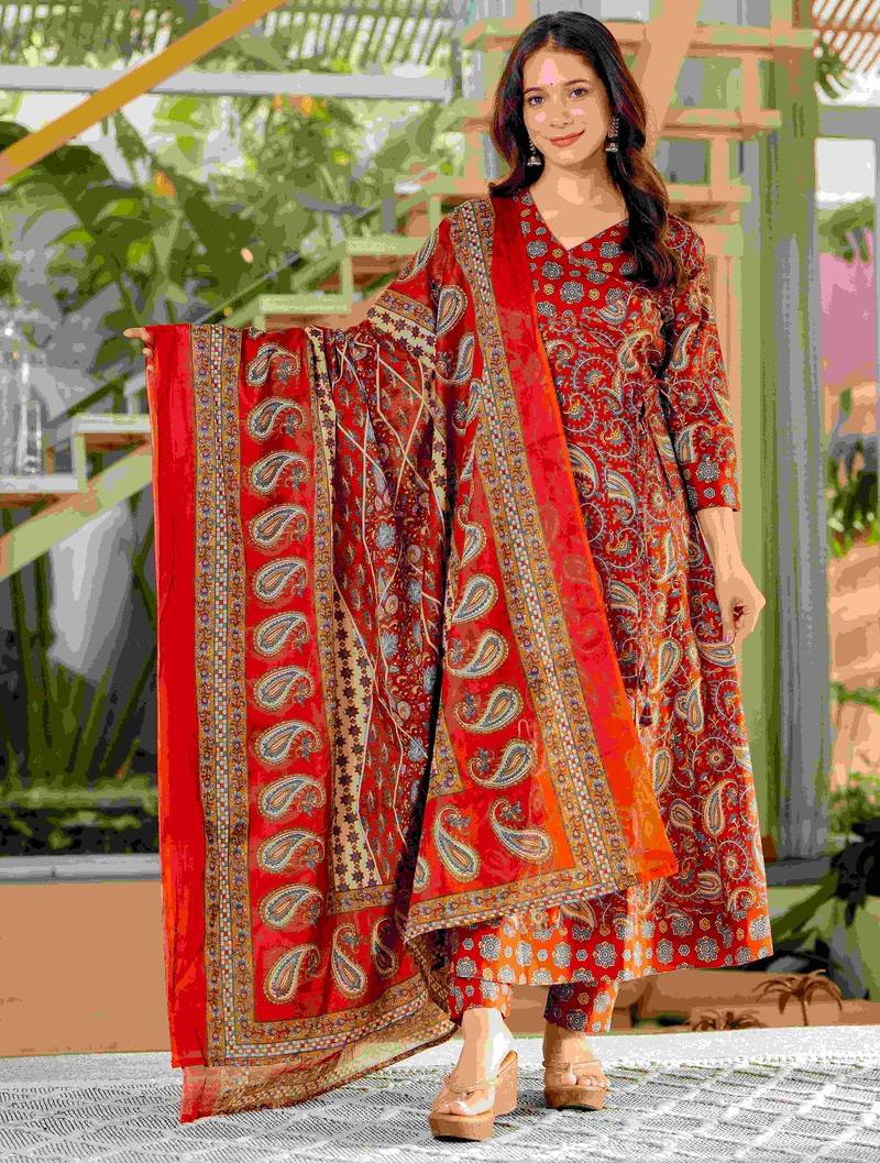 Red blended cotton printed kurta sets