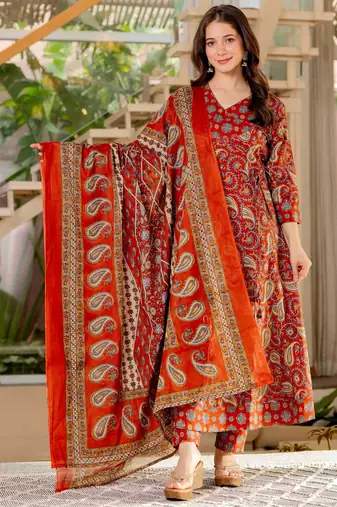 Red blended cotton printed kurta sets