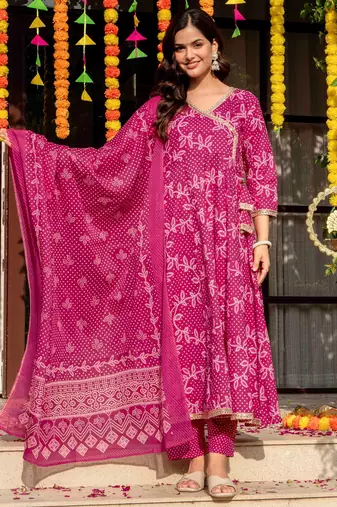 Pink blended cotton printed kurta sets
