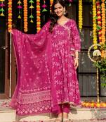 Pink blended cotton printed kurta sets