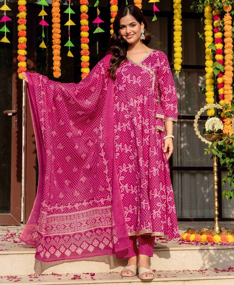 Pink blended cotton printed kurta sets