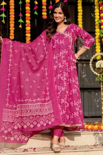 Pink blended cotton printed kurta sets