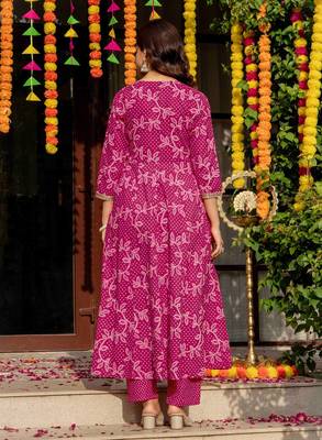 Pink blended cotton printed kurta sets 3