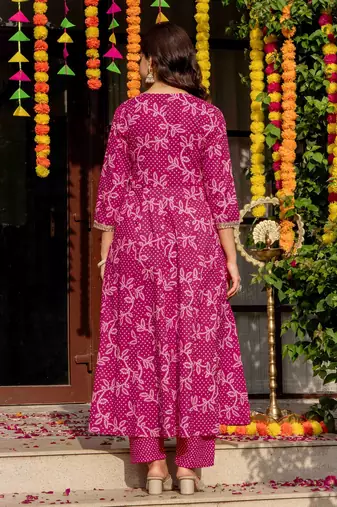 Pink blended cotton printed kurta sets