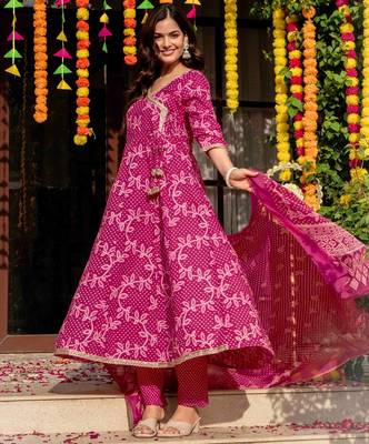 Pink blended cotton printed kurta sets 4