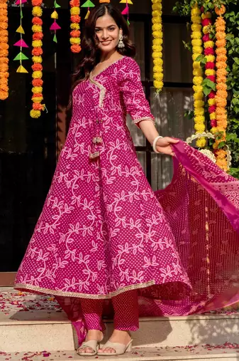 Pink blended cotton printed kurta sets