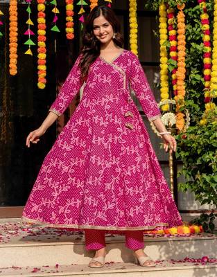 Pink blended cotton printed kurta sets 5