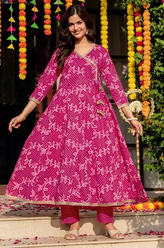 Pink blended cotton printed kurta sets