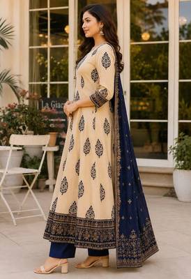 Navy blue blended cotton printed kurta sets 5