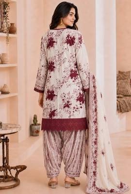 Maroon blended cotton printed kurta sets 4