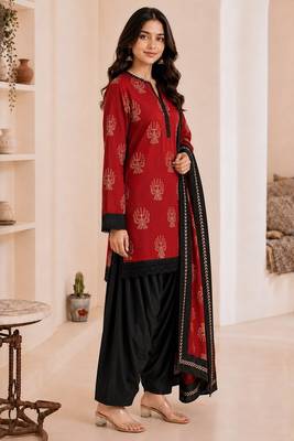 Red blended cotton printed kurta sets 4