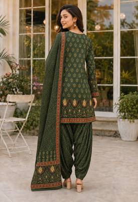 Green blended cotton printed kurta sets 3