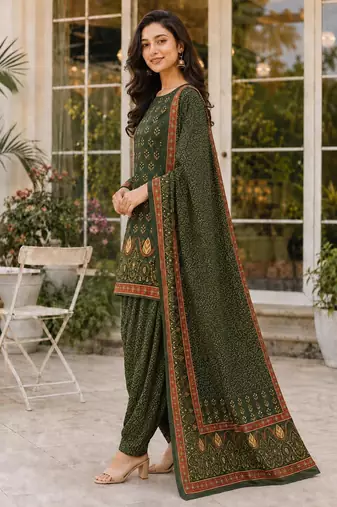 Green blended cotton printed kurta sets
