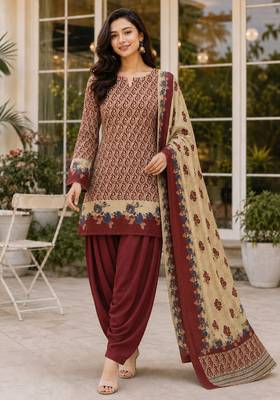 Red blended cotton printed kurta sets 5