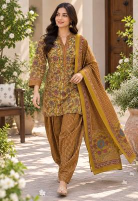 Mustard blended cotton printed kurta sets 3